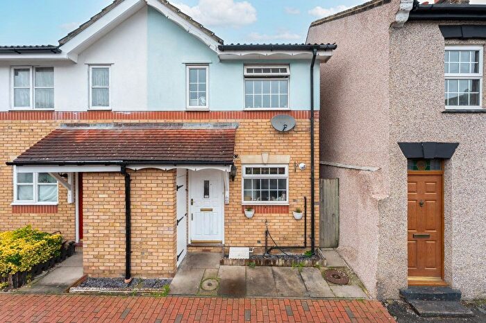 2 Bedroom Semi Detached House For Sale In William Street, Carshalton, SM5