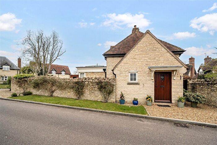 3 Bedroom Detached House For Sale In Orchard Close, Pavenham, Bedfordshire, MK43