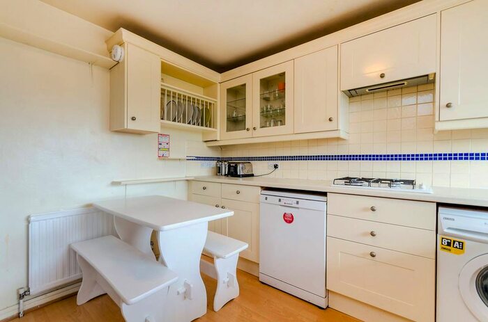 5 Bedroom Flat To Rent In The Platt, West Putney, London, SW15
