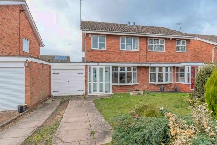 3 Bedroom Semi-Detached House To Rent In Great Long Term Family Rental Home, B98