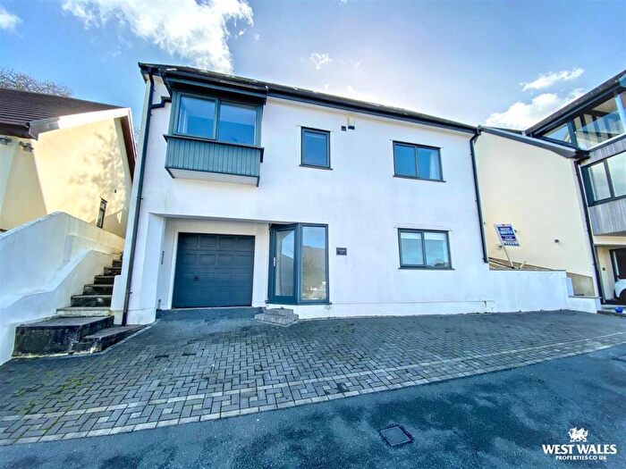 3 Bedroom Detached House For Sale In Lawnswood, Saundersfoot, SA69