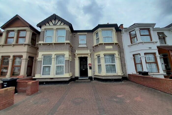 1 Bedroom Flat To Rent In Redcliffe Gardens, Cranbrook, Ilford, IG1