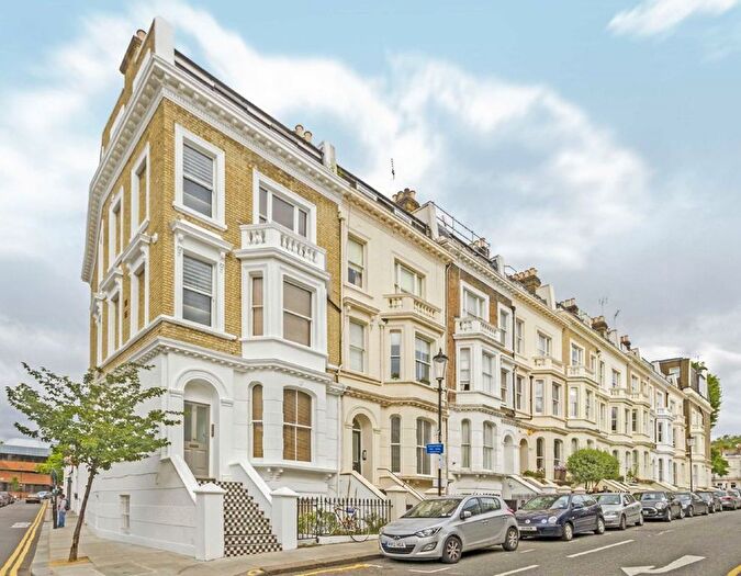 2 Bedroom Flat To Rent In Gordon Place, London, W8