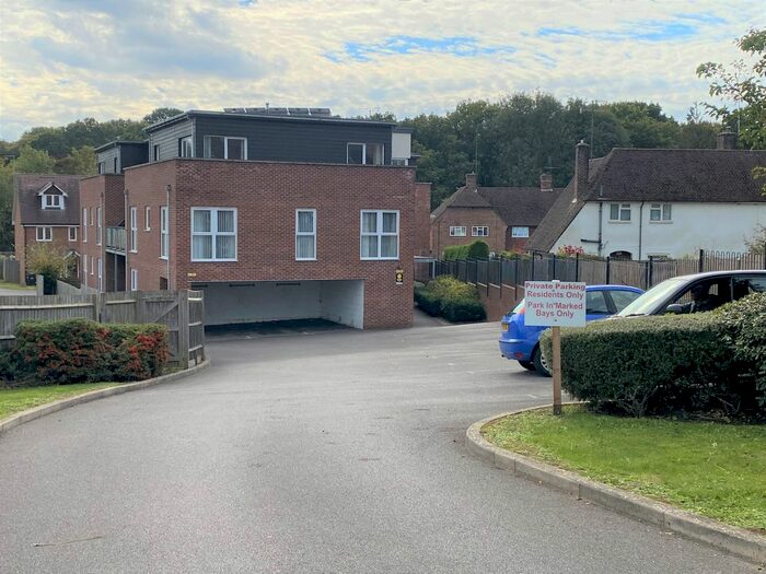 1 Bedroom Flat To Rent In Boston Road, Haywards Heath, RH16