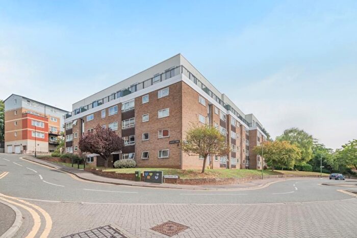 2 Bedroom Flat To Rent In Ashleigh Court, Solomons Hill, WD3