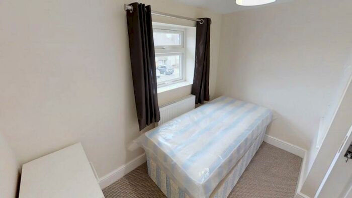 7 Bedroom House To Rent In Raymond Crescent, Guildford, GU2