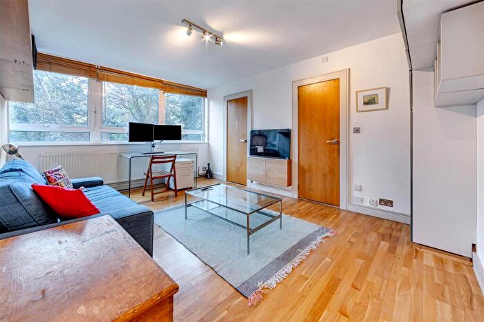 Flat To Rent In Hornsey Lane, Highgate, London, N6