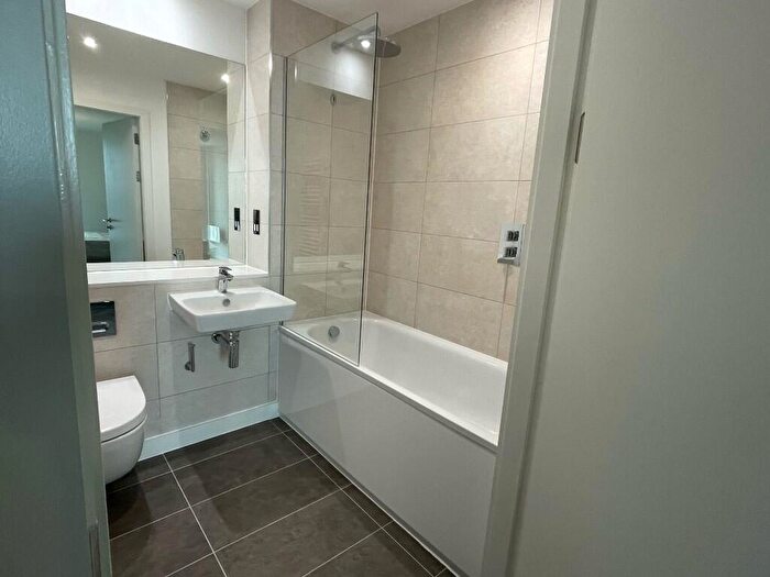 2 Bedroom Apartment To Rent In Store Street, Manchester, Greater Manchester, M1