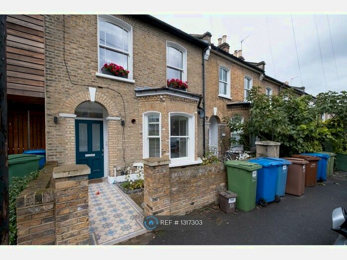 2 Bedroom Flat To Rent In Choumert Road, London SE15