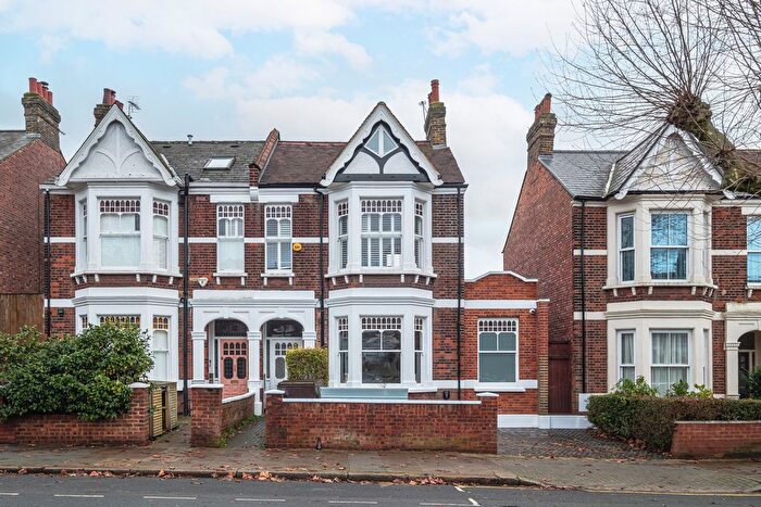 3 Bedroom Flat For Sale In Chevening Road, London, NW6