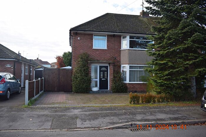 3 Bedroom Semi-Detached House To Rent In Amberley Avenue, Nuneaton, CV11