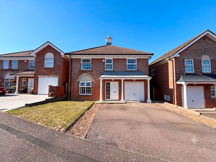 4 Bedroom Detached House For Sale In Hayton Close, Luton, Bedfordshire, LU3