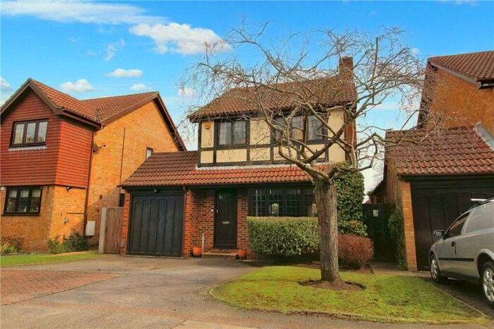 3 Bedroom Detached House To Rent In New Haw, KT15