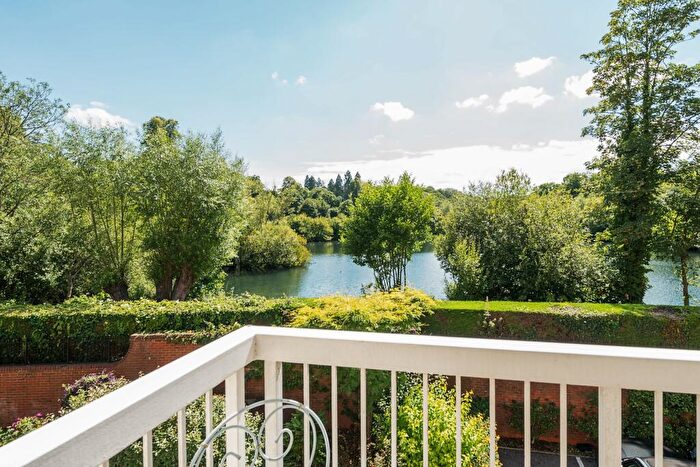 2 Bedroom Apartment For Sale In Waterside Court, Alton, Hampshire, GU34