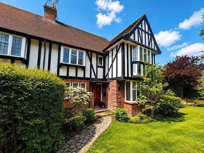 2 Bedroom Flat For Sale In Maurice Walk, Hampstead Garden Suburb, NW11