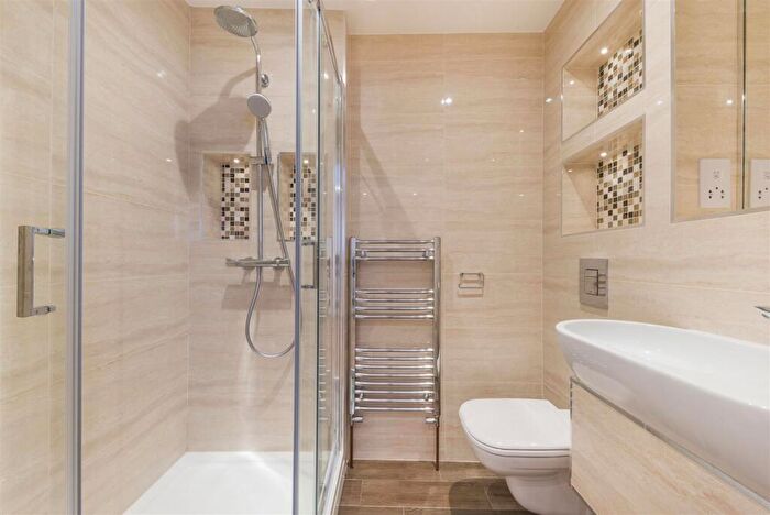 1 Bedroom Flat For Sale In Leeway Close, Hatch End, Pinner, HA5