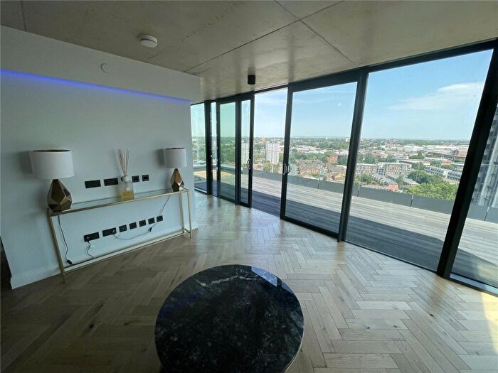 2 Bedroom Penthouse To Rent In Local Blackfriars, Bury Street, Salford, M3
