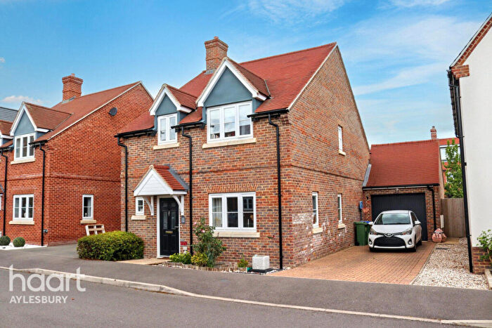 4 Bedroom Detached House For Sale In Hyde Street, Aylesbury, HP22