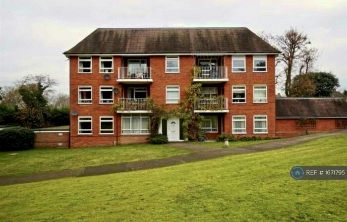 2 Bedroom Flat To Rent In Acland Avenue, Colchester, CO3