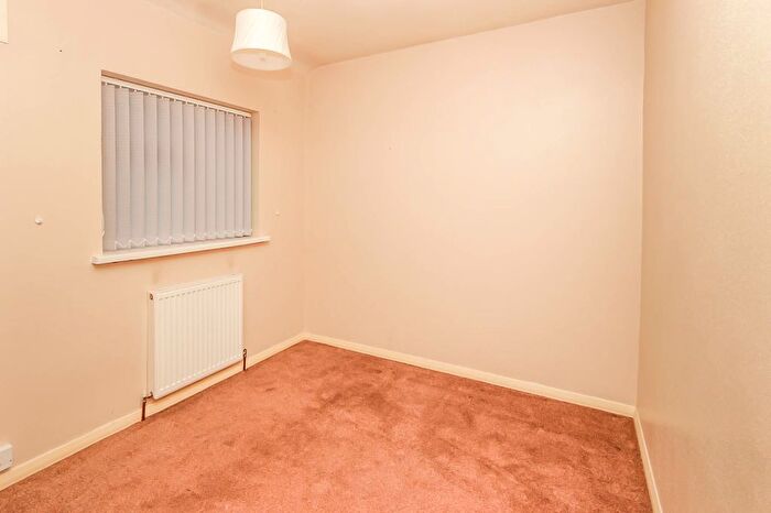 3 Bedroom Semi-Detached House For Sale In Windsor Road, Wellingborough, NN8