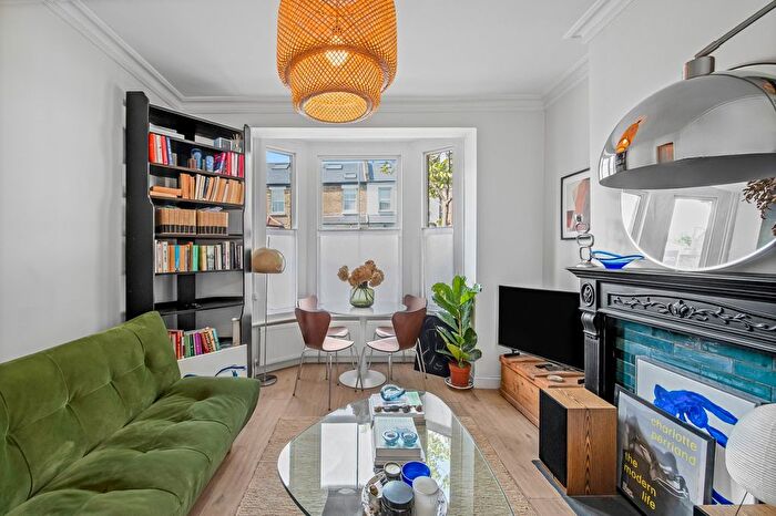 1 Bedroom Flat To Rent In Binns Road, Turnham Green, W4
