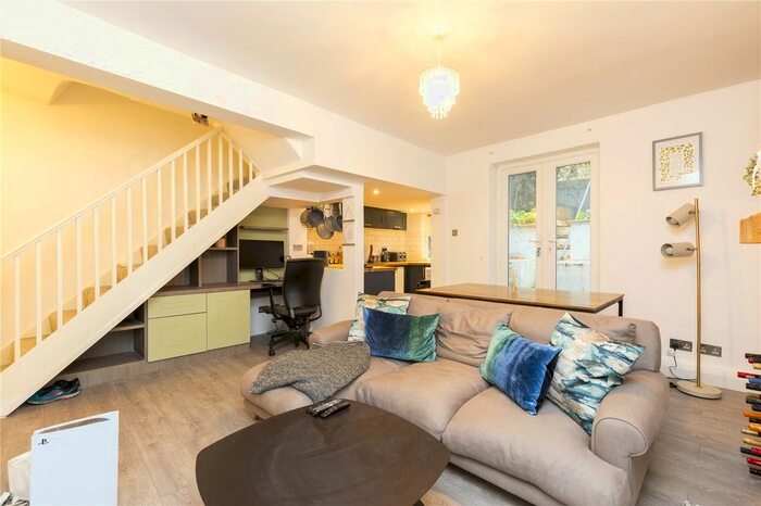 1 Bedroom Flat To Rent In Newington Green Road, London, N1