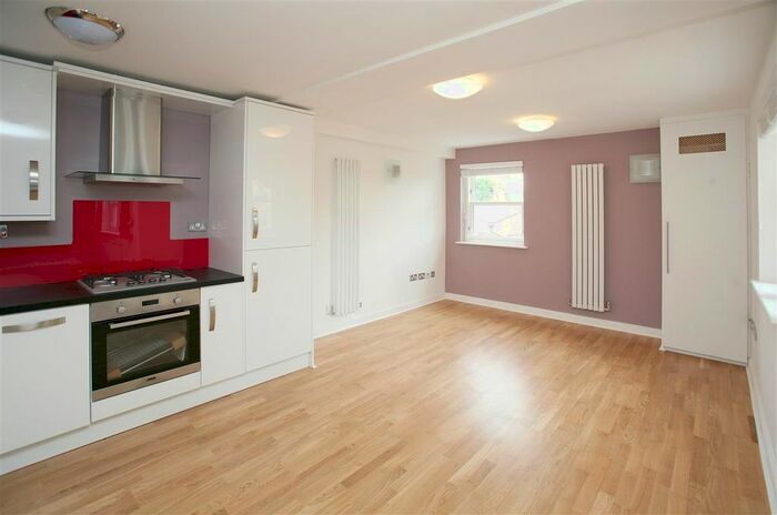 Studio To Rent In Westport Street, Stepney Green, London, E1