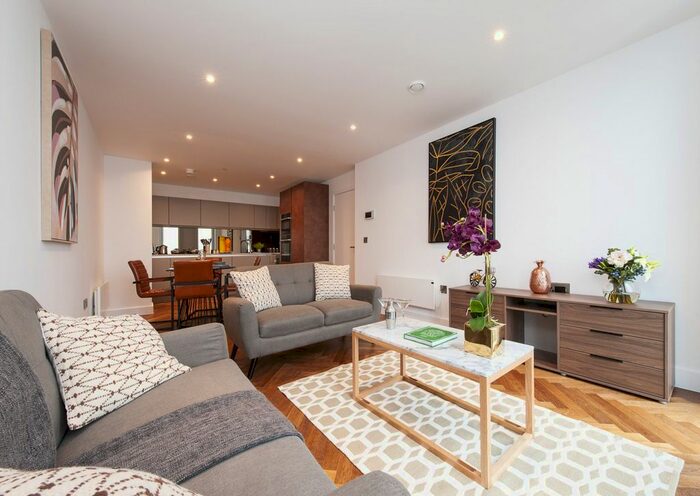 2 Bedroom Flat To Rent In Deansgate Square, South Tower, Manchester, M15