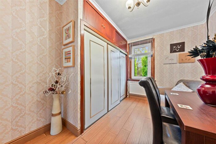 2 Bedroom Flat For Sale In Burnhall Place, Wishaw, ML2