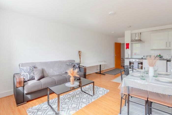 1 Bedroom Flat To Rent In Lndn-B - Burdett Road, London, E3