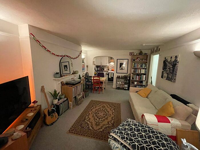 2 Bedroom Flat To Rent In Clifton Park Road, Bristol, BS8