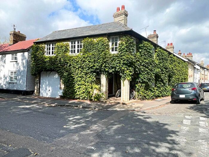 4 Bedroom Semi-detached House For Sale In Moorfield Road, Duxford, Cambridge, CB22