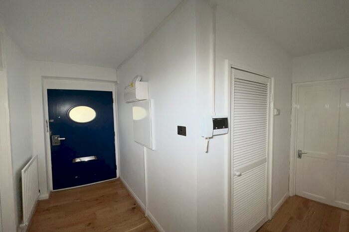 1 Bedroom Flat To Rent In Thorburn Square, London, SE1