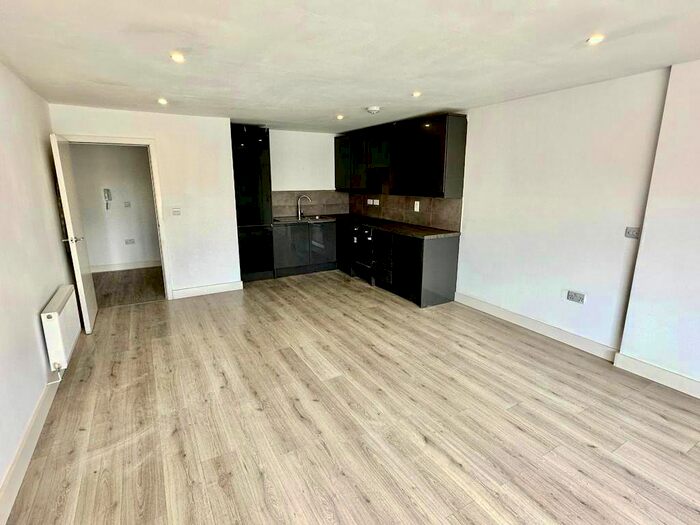 2 Bedroom Flat To Rent In Glengall Road, Edgware, HA8