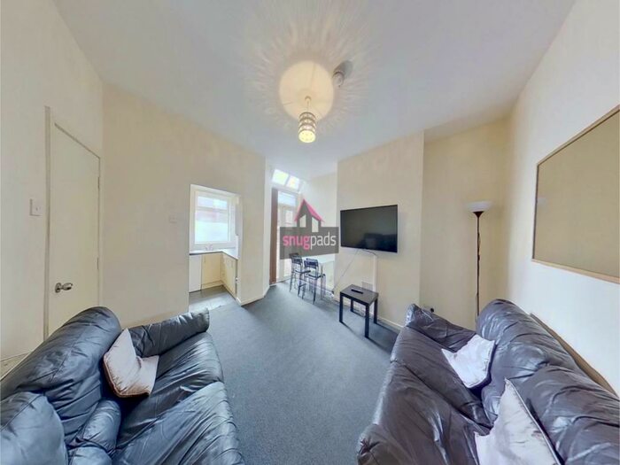 5 Bedroom House To Rent In Bolton Road, Salford, Manchester, M6