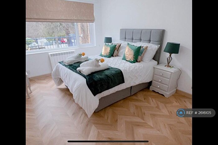 3 Bedroom Flat To Rent In Monkton Court, Bournemouth, BH4