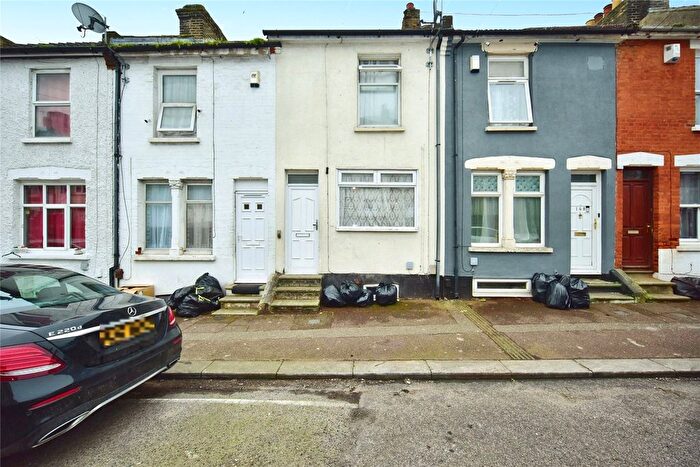 3 Bedroom Terraced House For Sale In Upper Luton Road, Chatham, Kent, ME5