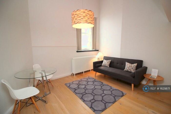 1 Bedroom Flat To Rent In Mcdonald Road, Edinburgh, EH7