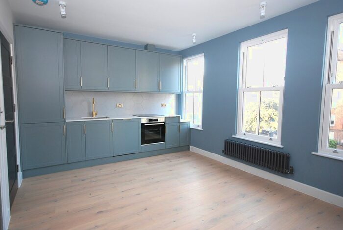 2 Bedroom Flat To Rent In Coldharbour Lane, London, SE5