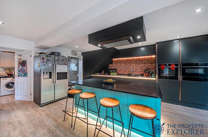 5 Bedroom Detached House For Sale In Lapin Lane, Hatch Warren, RG22