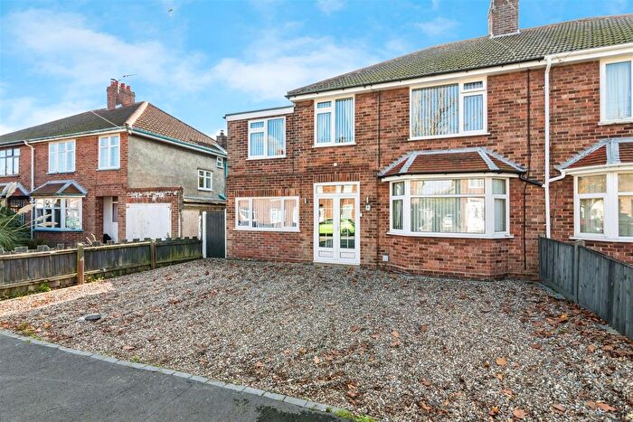 5 Bedroom Semi Detached House For Sale In Mount Pleasant, Lowestoft, Suffolk, NR32