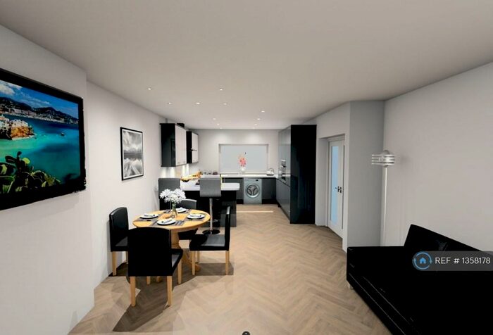 2 Bedroom Flat To Rent In Spital, Wirral, CH63