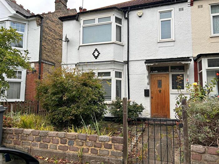 4 Bedroom End Of Terrace House To Rent In Stanhope Avenue, London, N3