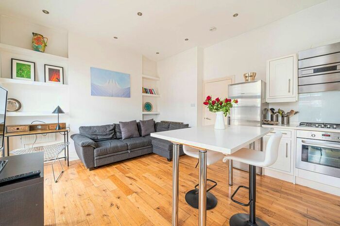 1 Bedroom Flat To Rent In Camden Road, Camden Town, London, NW1
