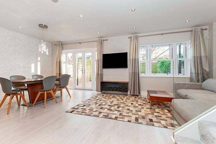 5 Bedroom Terraced House For Sale In Emerald Square, London, SW15