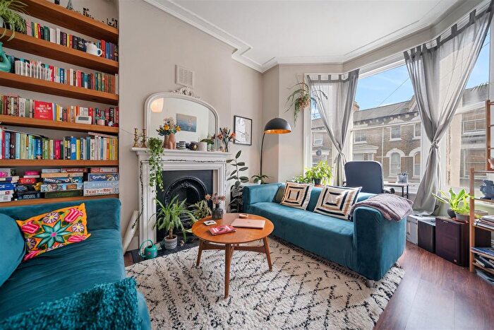 2 Bedroom Flat To Rent In Chantrey Road, London, SW9