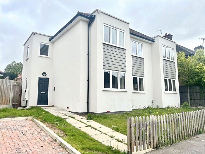 3 Bedroom Flat To Rent In Thorpe Crescent, Watford, Hertfordshire, WD19