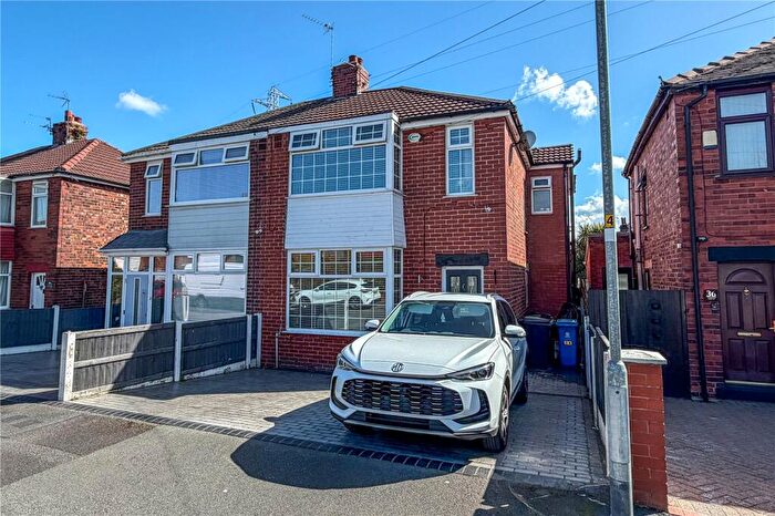 3 Bedroom Semi Detached House For Sale In Welbeck Avenue, Chadderton, Oldham, OL9
