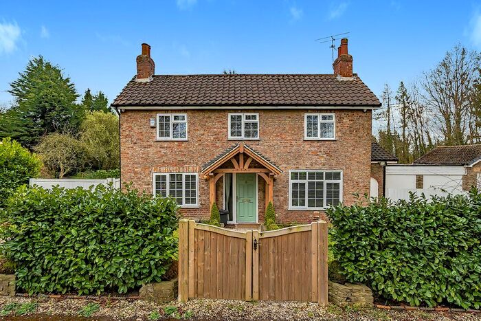 4 Bedroom Detached House For Sale In York Road, Wilberfoss, York, YO41