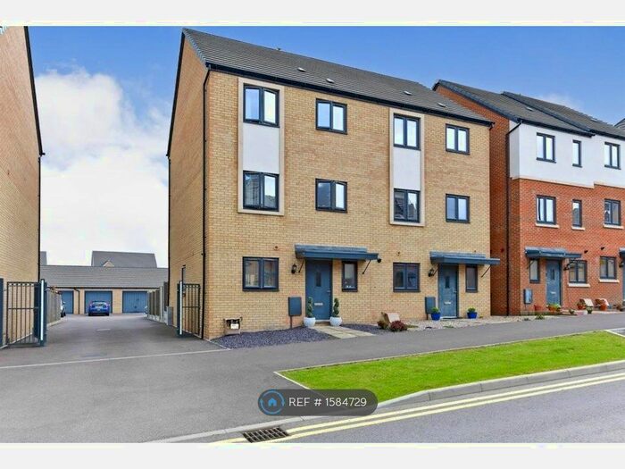 4 Bedroom Semi-Detached House To Rent In Jones Hill, Hampton Vale, Peterborough, PE7